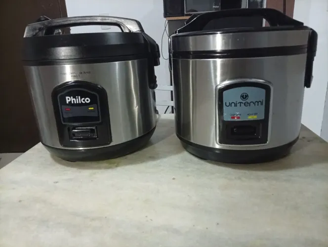 Panelas e forno elétrico a venda.