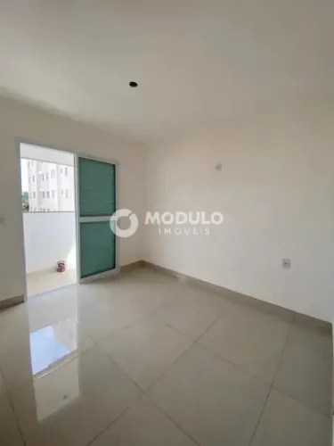 APARTAMENTO à venda, 3 quartos, 1 suíte, 2 vagas, Santa Mônica - Uberlândia/MG