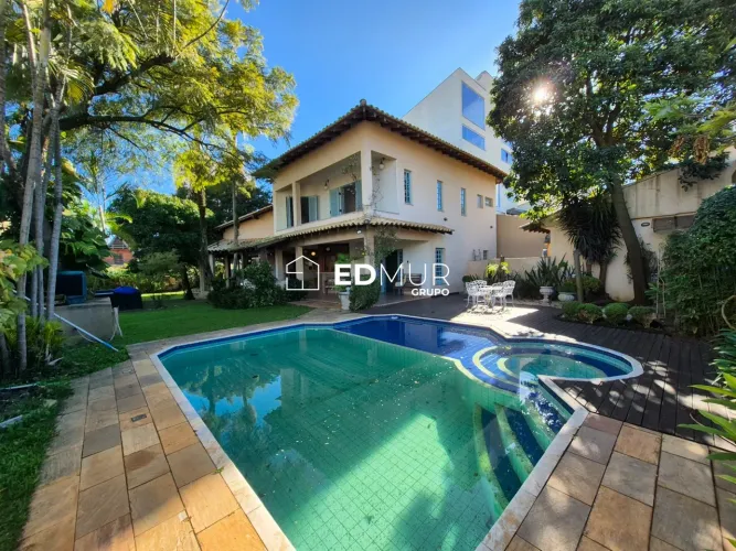SOBRADO para ALUGUEL com 407m² no bairro Campestre com 4 quartos e 6 vagas. Santo André, S