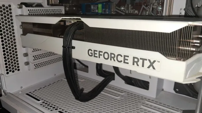 4070TI Impecável, estava Abandonada..