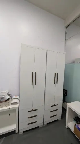 Armário Multiuso 2 Portas 3 Gavetas