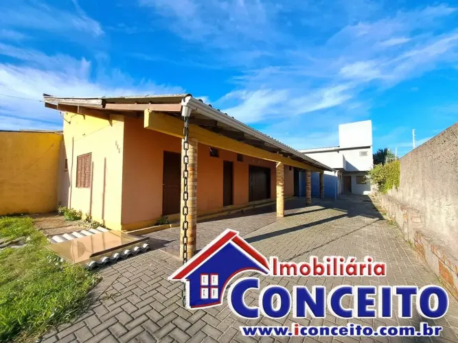 C339 - Ótimo imóvel com 02 kitnets localizado a 50m do mar em Mariluz