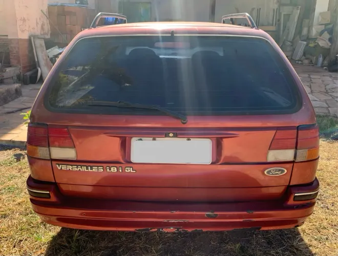 Ford Royale GL 1.8/1.8i 2P E 4P (álcool) 1996