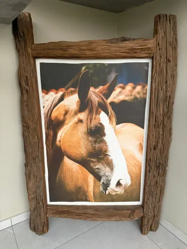 Quadro em madeira rústica de cavalo 