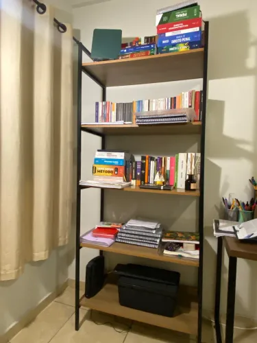 Estante de Livros