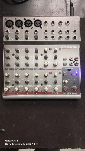 Mesa de som Phonic zerada 