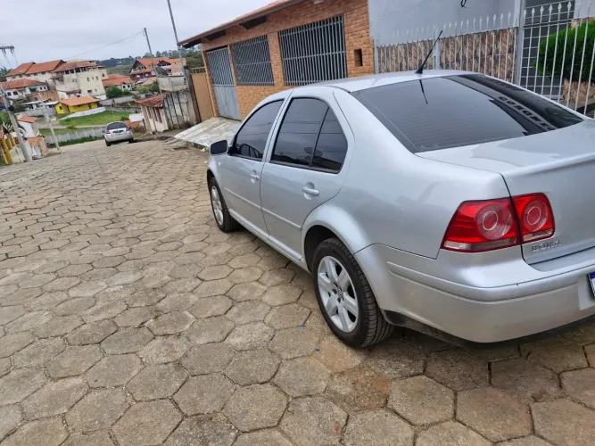 Volkswagen Bora 2.0/ 2.0 Flex 8V Aut. 2010