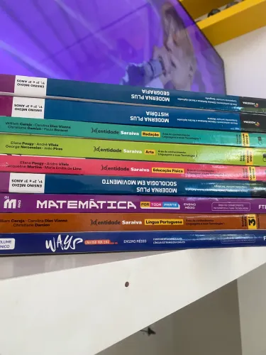 8 de livros didáticos novos moderna,Saraiva e FTD