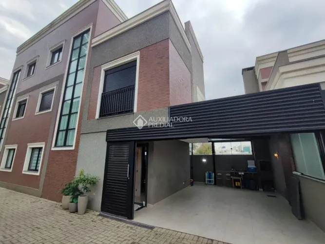Sobrado Triplex em condomínio à venda no Água Verde, Curitiba-PR!