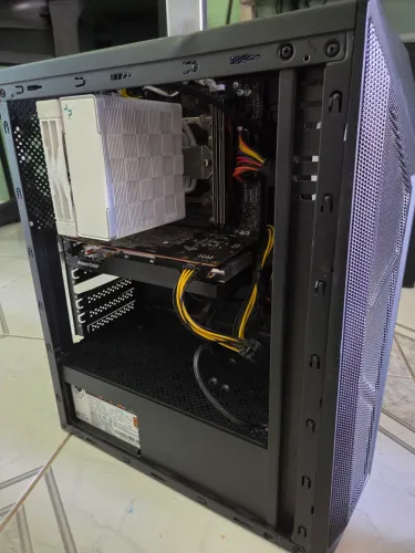 PC Gamer Ryzen 5 1600 8gb Ddr4 RX 6600 512gb SSD A320M