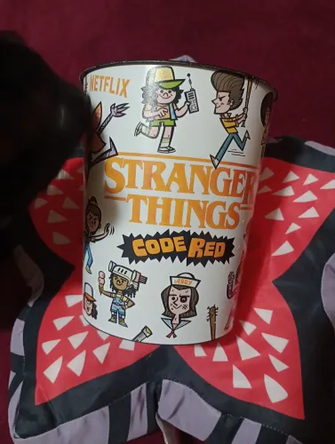 Kit almofada demogorgon porta-pipoca e balde Stranger Things cod red