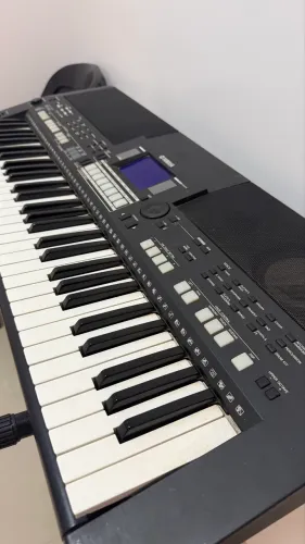 Yamaha PSR s550b