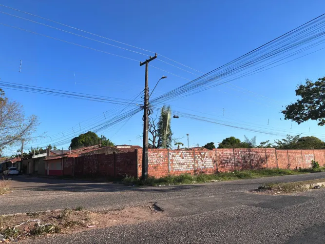 Terreno 20x20 em avenida