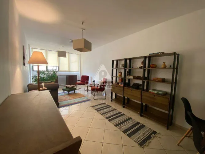Sala Comercial à venda no Flamengo (RJ) | 42m² com 02 vagas de garagem.