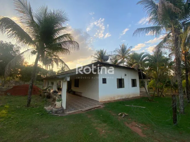 Chácara Residencial à venda em Uberlândia (Jockey Camping) | 12.000 m² | 2 quartos (1 suít