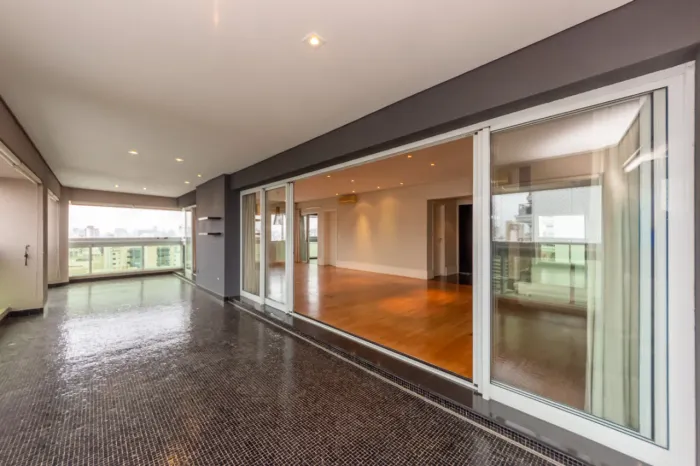 Apartamento para venda em Vila Uberabinha com 4 quartos, sendo 3 suítes, 233m²