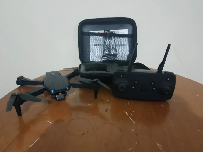 Drone E88 
