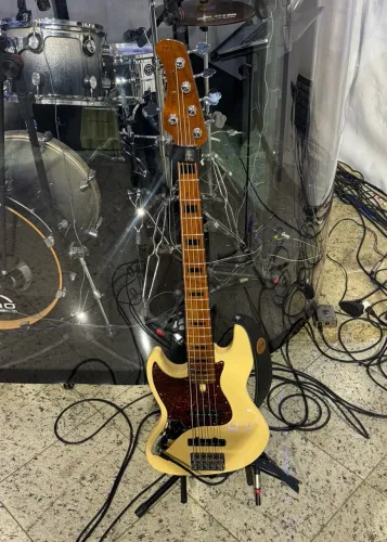 Baixo Sire Marcus Miller V5 Jazz Bass 5 Cordas CANHOTO - Passivo