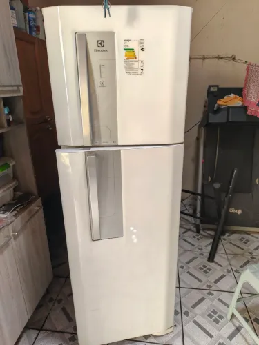 Geladeira frost free Eletrolux