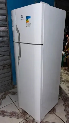 Geladeira semi nova (Faço entrega)