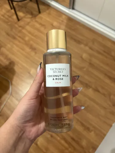 Body splash victoria secrets original ( coconut milk rose)