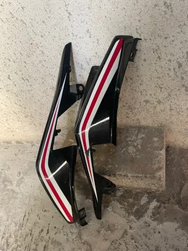Carenagem traseira completa com pequeno destile titan 160 original Honda 150 r$