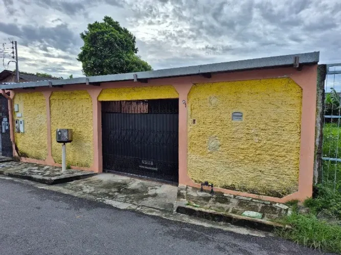 VENDO DUAS CASAS PRÓXIMO AO MANÔA, ACEITO CARRO, TROCO POR APARTAMENTO QUITADO