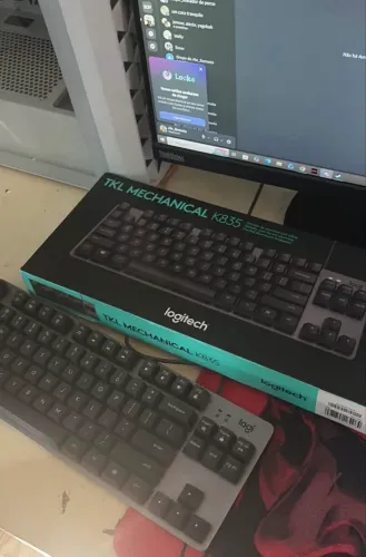 Teclado logitech k835