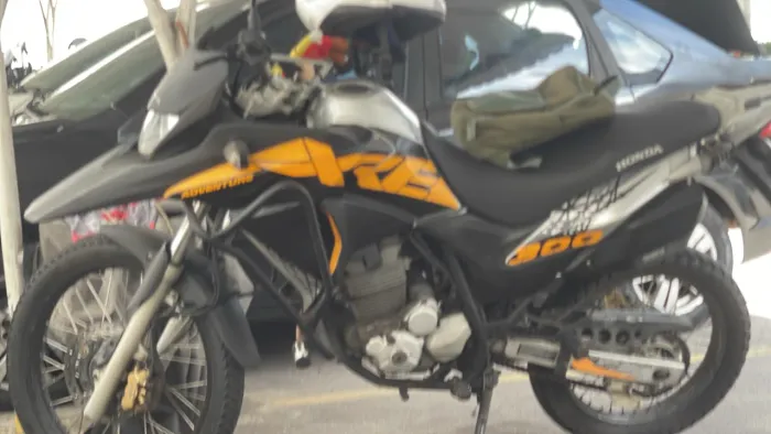 Vendo moto Honda  XRE300 valor 21.500  falar com Grazy