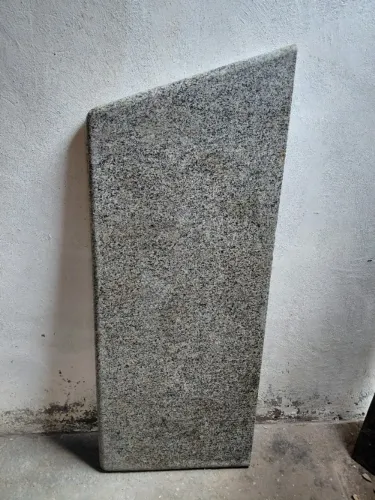 Pedra de granito... 1.28 X 0.57 Cm