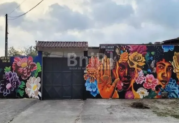 OPORTUNIDADE! Galpão 8 vagas escritório, cozinha e despensa área externa com churrasqueira
