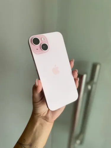 iPhone 15 / 128GB