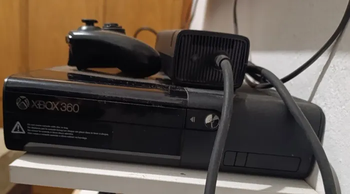 XBOX 360 SUPER SLIM 