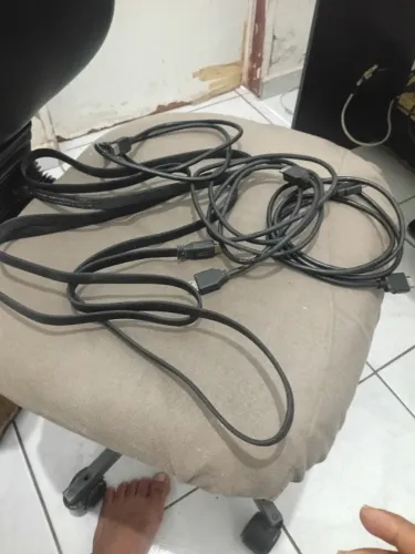 4 cabos HDMI um de longa distância e 3 normais por apenas 40 reais os 4