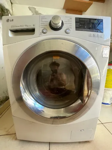 Lava e seca LG Semi nova