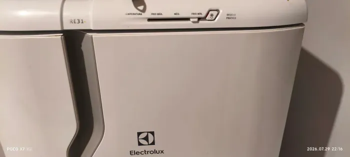 vendo geladeira Electrolux R31 degelo automático