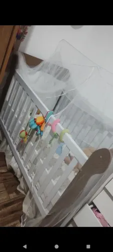 Vendo Berço de BB com colchão, com  mosquiteiro e  dorssel
