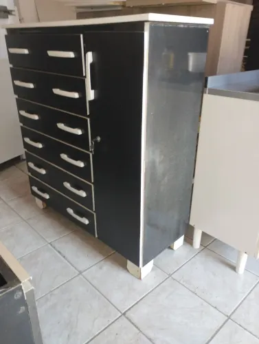 Cômoda gaveteiro.