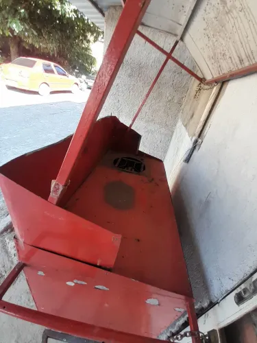 Barraca com engate para ser rebocado por auto móvel 