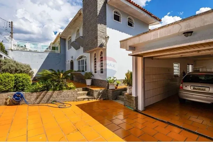 Casa com terreno e edícula no Jardim das Américas! em frente ao hospital Erasto Gaertner