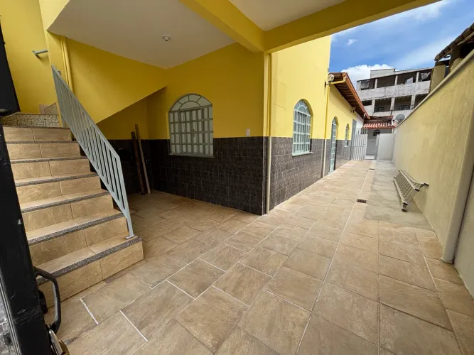 Casa com 3 kitnets nas proximidades da av JK