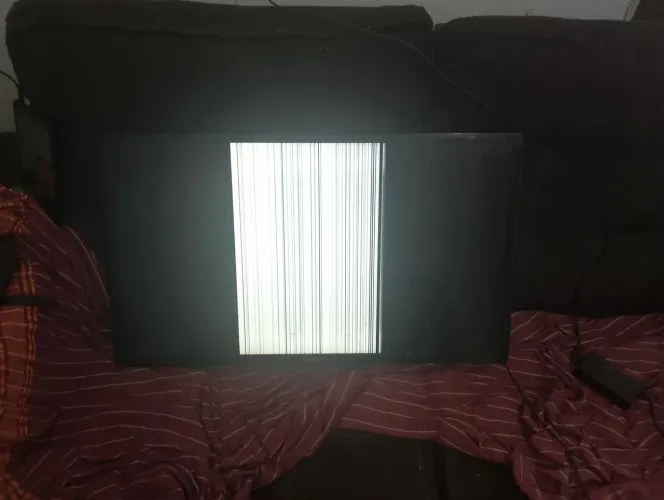 Smart TV Samsung 32" (UN32J4300AG) - Para Peças + Suportes