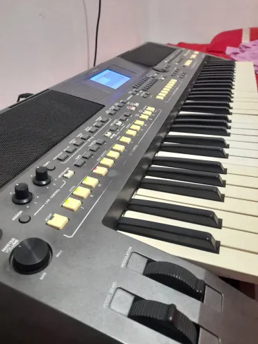 Teclado Yamaha s670 