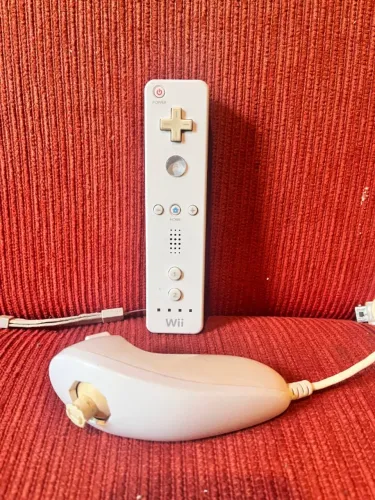 Controle Nintendo Wii Remote + Nunchuk Originais (Sem Tampa de Pilha)