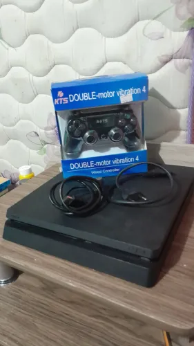 Ps4 slim , HD , usado , sem controle.