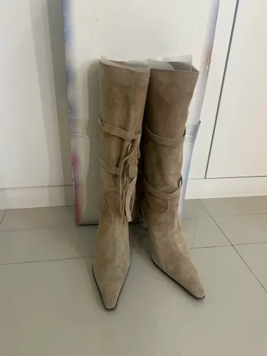 Bota de couro ( ante)