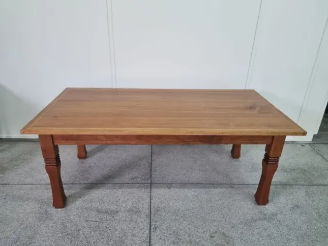 Mesa maciça de pau-óleo