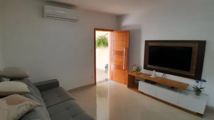SOBRADO com 350m2 Construção - São 3 imóveis em 1 (Moradia ou Renda) no Centro