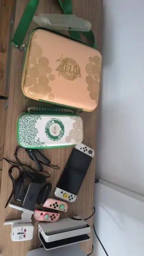 Nintendo switch OLED desbloqueado com 2 joycons + cartão de memória com 512gb + acessorios