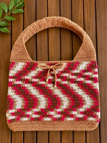 Bolsa crochê espaçosa